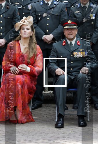 Amersfoort 18 juni 2023
Koning Willem Alexander en Prinses Amalia aanwezig bij de nieuwe standaard die overhandigt zal worden aan het Regiment Huzaren Prinses Catharina-Amalia op de Prins Bernhardkazerne. Het is de eerste keer nadat Prinses Amalia haar arm gebroken heeft na val van het paard .