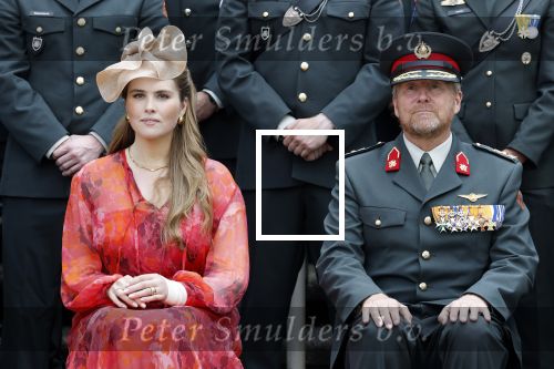 Amersfoort 18 juni 2023
Koning Willem Alexander en Prinses Amalia aanwezig bij de nieuwe standaard die overhandigt zal worden aan het Regiment Huzaren Prinses Catharina-Amalia op de Prins Bernhardkazerne. Het is de eerste keer nadat Prinses Amalia haar arm gebroken heeft na val van het paard .