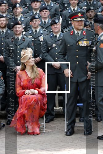 Amersfoort 18 juni 2023
Koning Willem Alexander en Prinses Amalia aanwezig bij de nieuwe standaard die overhandigt zal worden aan het Regiment Huzaren Prinses Catharina-Amalia op de Prins Bernhardkazerne. Het is de eerste keer nadat Prinses Amalia haar arm gebroken heeft na val van het paard .