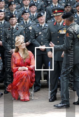 Amersfoort 18 juni 2023
Koning Willem Alexander en Prinses Amalia aanwezig bij de nieuwe standaard die overhandigt zal worden aan het Regiment Huzaren Prinses Catharina-Amalia op de Prins Bernhardkazerne. Het is de eerste keer nadat Prinses Amalia haar arm gebroken heeft na val van het paard .