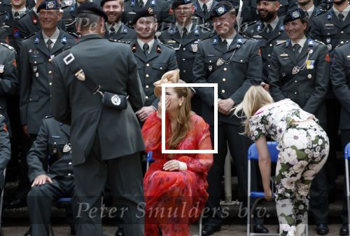 Amersfoort 18 juni 2023
Koning Willem Alexander en Prinses Amalia aanwezig bij de nieuwe standaard die overhandigt zal worden aan het Regiment Huzaren Prinses Catharina-Amalia op de Prins Bernhardkazerne. Het is de eerste keer nadat Prinses Amalia haar arm gebroken heeft na val van het paard .