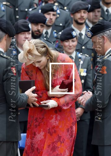 Amersfoort 18 juni 2023
Koning Willem Alexander en Prinses Amalia aanwezig bij de nieuwe standaard die overhandigt zal worden aan het Regiment Huzaren Prinses Catharina-Amalia op de Prins Bernhardkazerne. Het is de eerste keer nadat Prinses Amalia haar arm gebroken heeft na val van het paard .