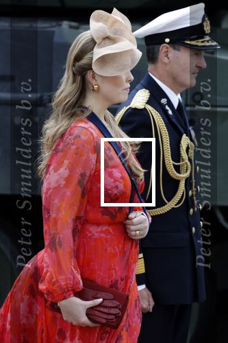 Amersfoort 18 juni 2023
Koning Willem Alexander en Prinses Amalia aanwezig bij de nieuwe standaard die overhandigt zal worden aan het Regiment Huzaren Prinses Catharina-Amalia op de Prins Bernhardkazerne. Het is de eerste keer nadat Prinses Amalia haar arm gebroken heeft na val van het paard .