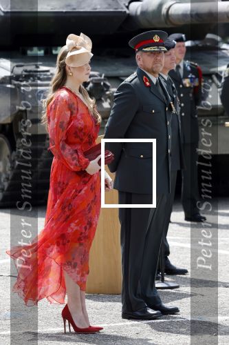 Amersfoort 18 juni 2023
Koning Willem Alexander en Prinses Amalia aanwezig bij de nieuwe standaard die overhandigt zal worden aan het Regiment Huzaren Prinses Catharina-Amalia op de Prins Bernhardkazerne. Het is de eerste keer nadat Prinses Amalia haar arm gebroken heeft na val van het paard .