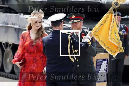 Amersfoort 18 juni 2023
Koning Willem Alexander en Prinses Amalia aanwezig bij de nieuwe standaard die overhandigt zal worden aan het Regiment Huzaren Prinses Catharina-Amalia op de Prins Bernhardkazerne. Het is de eerste keer nadat Prinses Amalia haar arm gebroken heeft na val van het paard .