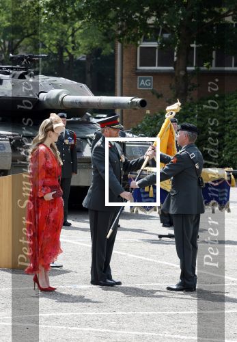 Amersfoort 18 juni 2023
Koning Willem Alexander en Prinses Amalia aanwezig bij de nieuwe standaard die overhandigt zal worden aan het Regiment Huzaren Prinses Catharina-Amalia op de Prins Bernhardkazerne. Het is de eerste keer nadat Prinses Amalia haar arm gebroken heeft na val van het paard .