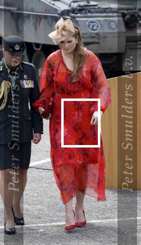 Amersfoort 18 juni 2023
Koning Willem Alexander en Prinses Amalia aanwezig bij de nieuwe standaard die overhandigt zal worden aan het Regiment Huzaren Prinses Catharina-Amalia op de Prins Bernhardkazerne. Het is de eerste keer nadat Prinses Amalia haar arm gebroken heeft na val van het paard .
