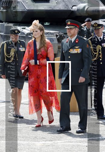 Amersfoort 18 juni 2023
Koning Willem Alexander en Prinses Amalia aanwezig bij de nieuwe standaard die overhandigt zal worden aan het Regiment Huzaren Prinses Catharina-Amalia op de Prins Bernhardkazerne. Het is de eerste keer nadat Prinses Amalia haar arm gebroken heeft na val van het paard .