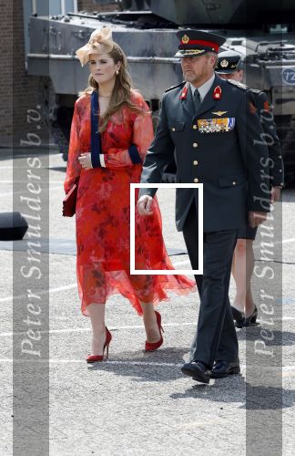 Amersfoort 18 juni 2023
Koning Willem Alexander en Prinses Amalia aanwezig bij de nieuwe standaard die overhandigt zal worden aan het Regiment Huzaren Prinses Catharina-Amalia op de Prins Bernhardkazerne. Het is de eerste keer nadat Prinses Amalia haar arm gebroken heeft na val van het paard .