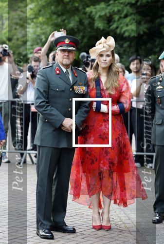 Amersfoort 18 juni 2023
Koning Willem Alexander en Prinses Amalia aanwezig bij de nieuwe standaard die overhandigt zal worden aan het Regiment Huzaren Prinses Catharina-Amalia op de Prins Bernhardkazerne. Het is de eerste keer nadat Prinses Amalia haar arm gebroken heeft na val van het paard .
