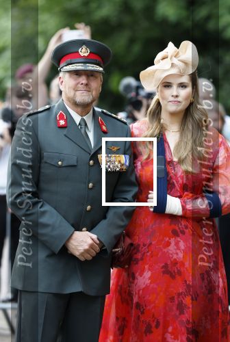 Amersfoort 18 juni 2023
Koning Willem Alexander en Prinses Amalia aanwezig bij de nieuwe standaard die overhandigt zal worden aan het Regiment Huzaren Prinses Catharina-Amalia op de Prins Bernhardkazerne. Het is de eerste keer nadat Prinses Amalia haar arm gebroken heeft na val van het paard .
