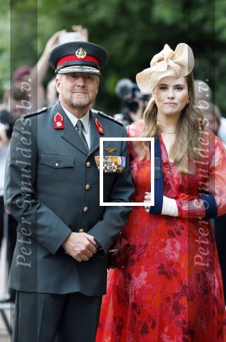 Amersfoort 18 juni 2023
Koning Willem Alexander en Prinses Amalia aanwezig bij de nieuwe standaard die overhandigt zal worden aan het Regiment Huzaren Prinses Catharina-Amalia op de Prins Bernhardkazerne. Het is de eerste keer nadat Prinses Amalia haar arm gebroken heeft na val van het paard .