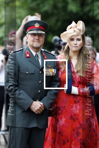 Amersfoort 18 juni 2023
Koning Willem Alexander en Prinses Amalia aanwezig bij de nieuwe standaard die overhandigt zal worden aan het Regiment Huzaren Prinses Catharina-Amalia op de Prins Bernhardkazerne. Het is de eerste keer nadat Prinses Amalia haar arm gebroken heeft na val van het paard .