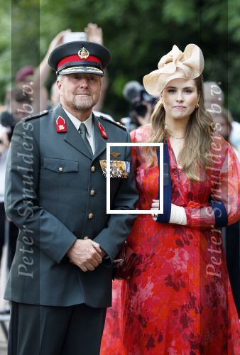 Amersfoort 18 juni 2023
Koning Willem Alexander en Prinses Amalia aanwezig bij de nieuwe standaard die overhandigt zal worden aan het Regiment Huzaren Prinses Catharina-Amalia op de Prins Bernhardkazerne. Het is de eerste keer nadat Prinses Amalia haar arm gebroken heeft na val van het paard .