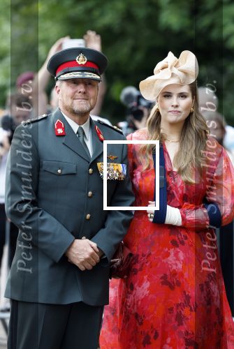 Amersfoort 18 juni 2023
Koning Willem Alexander en Prinses Amalia aanwezig bij de nieuwe standaard die overhandigt zal worden aan het Regiment Huzaren Prinses Catharina-Amalia op de Prins Bernhardkazerne. Het is de eerste keer nadat Prinses Amalia haar arm gebroken heeft na val van het paard .