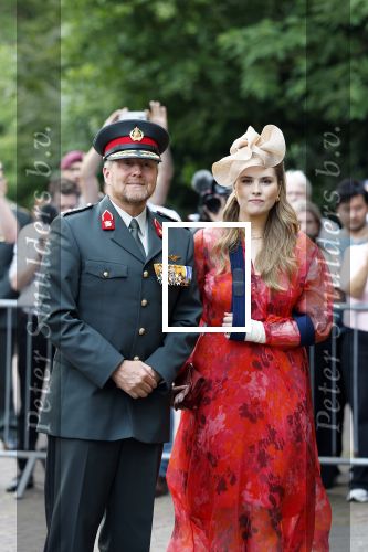 Amersfoort 18 juni 2023
Koning Willem Alexander en Prinses Amalia aanwezig bij de nieuwe standaard die overhandigt zal worden aan het Regiment Huzaren Prinses Catharina-Amalia op de Prins Bernhardkazerne. Het is de eerste keer nadat Prinses Amalia haar arm gebroken heeft na val van het paard .