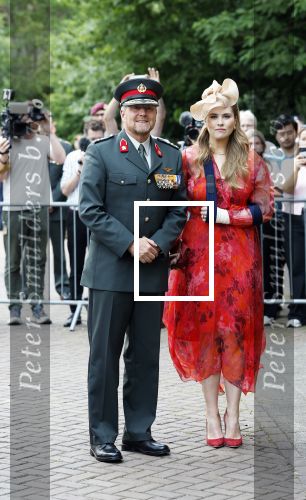 Amersfoort 18 juni 2023
Koning Willem Alexander en Prinses Amalia aanwezig bij de nieuwe standaard die overhandigt zal worden aan het Regiment Huzaren Prinses Catharina-Amalia op de Prins Bernhardkazerne. Het is de eerste keer nadat Prinses Amalia haar arm gebroken heeft na val van het paard .