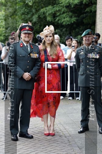 Amersfoort 18 juni 2023
Koning Willem Alexander en Prinses Amalia aanwezig bij de nieuwe standaard die overhandigt zal worden aan het Regiment Huzaren Prinses Catharina-Amalia op de Prins Bernhardkazerne. Het is de eerste keer nadat Prinses Amalia haar arm gebroken heeft na val van het paard .