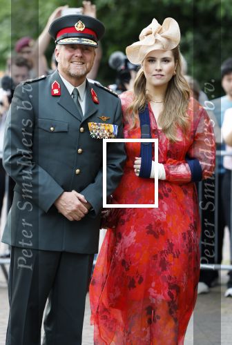 Amersfoort 18 juni 2023
Koning Willem Alexander en Prinses Amalia aanwezig bij de nieuwe standaard die overhandigt zal worden aan het Regiment Huzaren Prinses Catharina-Amalia op de Prins Bernhardkazerne. Het is de eerste keer nadat Prinses Amalia haar arm gebroken heeft na val van het paard .