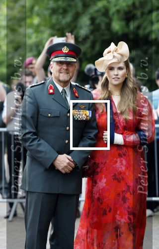 Amersfoort 18 juni 2023
Koning Willem Alexander en Prinses Amalia aanwezig bij de nieuwe standaard die overhandigt zal worden aan het Regiment Huzaren Prinses Catharina-Amalia op de Prins Bernhardkazerne. Het is de eerste keer nadat Prinses Amalia haar arm gebroken heeft na val van het paard .