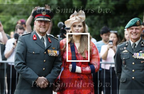 Amersfoort 18 juni 2023
Koning Willem Alexander en Prinses Amalia aanwezig bij de nieuwe standaard die overhandigt zal worden aan het Regiment Huzaren Prinses Catharina-Amalia op de Prins Bernhardkazerne. Het is de eerste keer nadat Prinses Amalia haar arm gebroken heeft na val van het paard .