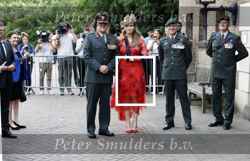Amersfoort 18 juni 2023
Koning Willem Alexander en Prinses Amalia aanwezig bij de nieuwe standaard die overhandigt zal worden aan het Regiment Huzaren Prinses Catharina-Amalia op de Prins Bernhardkazerne. Het is de eerste keer nadat Prinses Amalia haar arm gebroken heeft na val van het paard .