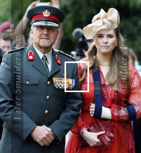 Amersfoort 18 juni 2023
Koning Willem Alexander en Prinses Amalia aanwezig bij de nieuwe standaard die overhandigt zal worden aan het Regiment Huzaren Prinses Catharina-Amalia op de Prins Bernhardkazerne. Het is de eerste keer nadat Prinses Amalia haar arm gebroken heeft na val van het paard .