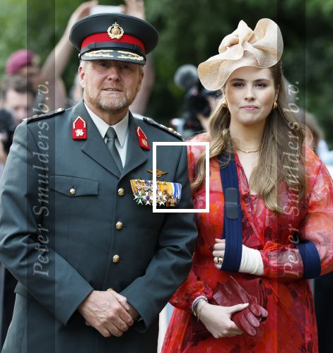 Amersfoort 18 juni 2023
Koning Willem Alexander en Prinses Amalia aanwezig bij de nieuwe standaard die overhandigt zal worden aan het Regiment Huzaren Prinses Catharina-Amalia op de Prins Bernhardkazerne. Het is de eerste keer nadat Prinses Amalia haar arm gebroken heeft na val van het paard .