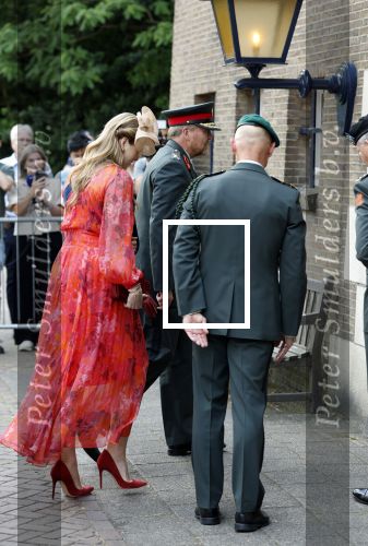 Amersfoort 18 juni 2023
Koning Willem Alexander en Prinses Amalia aanwezig bij de nieuwe standaard die overhandigt zal worden aan het Regiment Huzaren Prinses Catharina-Amalia op de Prins Bernhardkazerne. Het is de eerste keer nadat Prinses Amalia haar arm gebroken heeft na val van het paard .