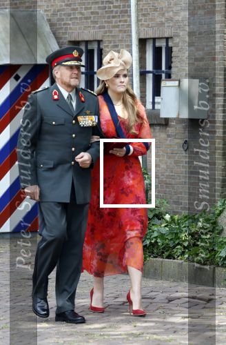 Amersfoort 18 juni 2023
Koning Willem Alexander en Prinses Amalia aanwezig bij de nieuwe standaard die overhandigt zal worden aan het Regiment Huzaren Prinses Catharina-Amalia op de Prins Bernhardkazerne. Het is de eerste keer nadat Prinses Amalia haar arm gebroken heeft na val van het paard .