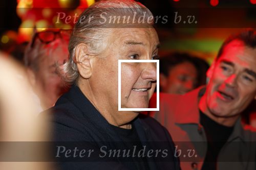 Amsterdam 1 juni 2025
Rene Froger krijgt na de laatste toppers in concert een koninklijke onderscheiding in de Johan Cruyff arena . De hele familike van Rene en Natasja is aanwezig . Natacha Danny Froger ( met vrouw) Didier Froger(met vriendin) en Maxim Froger (met vriendin) Ook Gerard Joling Jeroen v d Boom en Jan Smit waren natuurlijk aanwezig.