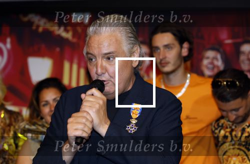Amsterdam 1 juni 2025
Rene Froger krijgt na de laatste toppers in concert een koninklijke onderscheiding in de Johan Cruyff arena . De hele familike van Rene en Natasja is aanwezig . Natacha Danny Froger ( met vrouw) Didier Froger(met vriendin) en Maxim Froger (met vriendin) Ook Gerard Joling Jeroen v d Boom en Jan Smit waren natuurlijk aanwezig.