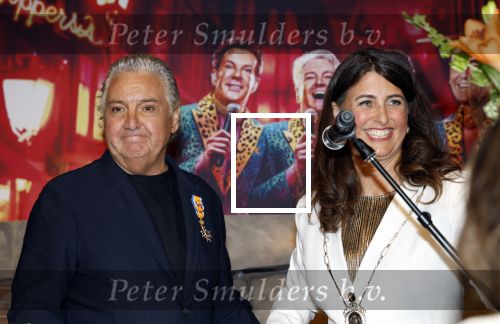 Amsterdam 1 juni 2025
Rene Froger krijgt na de laatste toppers in concert een koninklijke onderscheiding in de Johan Cruyff arena . De hele familike van Rene en Natasja is aanwezig . Natacha Danny Froger ( met vrouw) Didier Froger(met vriendin) en Maxim Froger (met vriendin) Ook Gerard Joling Jeroen v d Boom en Jan Smit waren natuurlijk aanwezig. Rene Froger krijgt koninklijke onderscheiding van burgemeester Barbara de Reijke  (Blaricum ) opgespeld. OOk de commisaris v de koningin Arthur v Dijk was aanwezig
