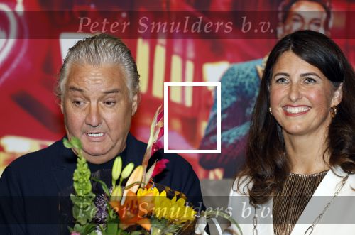 Amsterdam 1 juni 2025
Rene Froger krijgt na de laatste toppers in concert een koninklijke onderscheiding in de Johan Cruyff arena . De hele familike van Rene en Natasja is aanwezig . Natacha Danny Froger ( met vrouw) Didier Froger(met vriendin) en Maxim Froger (met vriendin) Ook Gerard Joling Jeroen v d Boom en Jan Smit waren natuurlijk aanwezig. Rene Froger krijgt koninklijke onderscheiding van burgemeester Barbara de Reijke  (Blaricum ) opgespeld. OOk de commisaris v de koningin Arthur v Dijk was aanwezig