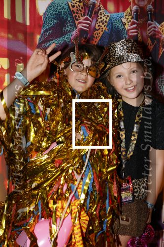 Amsterdam 1 juni 2025
Rene Froger krijgt na de laatste toppers in concert een koninklijke onderscheiding in de Johan Cruyff arena . Kleinkinderen Rene Froger
