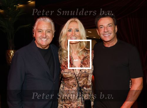 Amsterdam 1 juni 2025
Rene Froger krijgt na de laatste toppers in concert een koninklijke onderscheiding in de Johan Cruyff arena . Natasja Froger en Gerard Joling en Rene