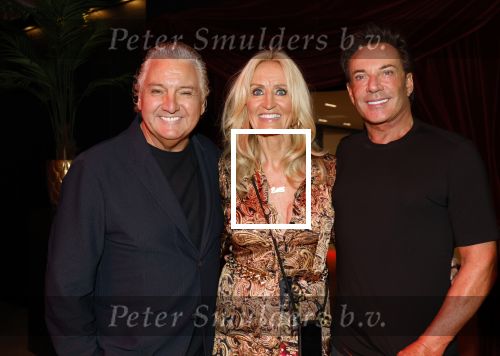 Amsterdam 1 juni 2025
Rene Froger krijgt na de laatste toppers in concert een koninklijke onderscheiding in de Johan Cruyff arena . Natasja Froger en Gerard Joling en Rene