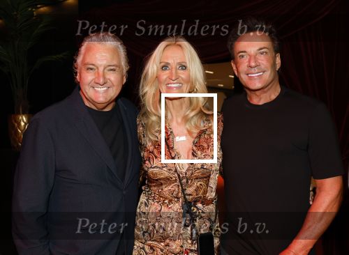 Amsterdam 1 juni 2025
Rene Froger krijgt na de laatste toppers in concert een koninklijke onderscheiding in de Johan Cruyff arena . Natasja Froger en Gerard Joling en Rene