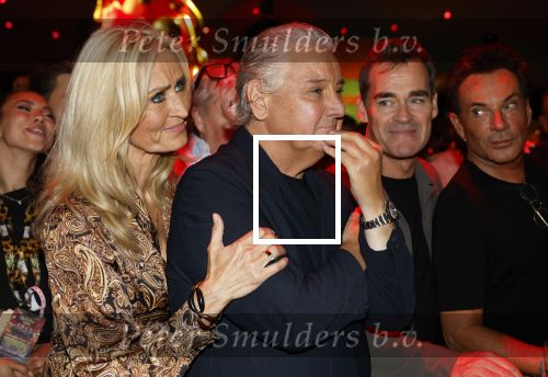Amsterdam 1 juni 2025
Rene Froger krijgt na de laatste toppers in concert een koninklijke onderscheiding in de Johan Cruyff arena . Ook de andere toopers Jan Smit Gerard Joling en Jeroen v d Boom waren natuurlijk aanwezig.