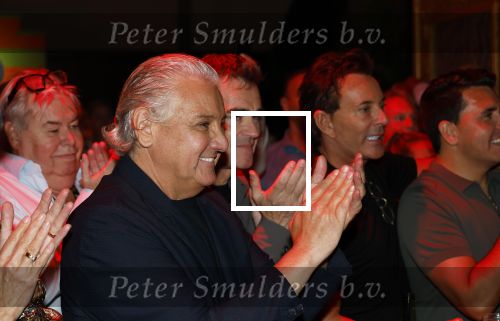 Amsterdam 1 juni 2025
Rene Froger krijgt na de laatste toppers in concert een koninklijke onderscheiding in de Johan Cruyff arena . Ook de andere toopers Jan Smit Gerard Joling en Jeroen v d Boom waren natuurlijk aanwezig.