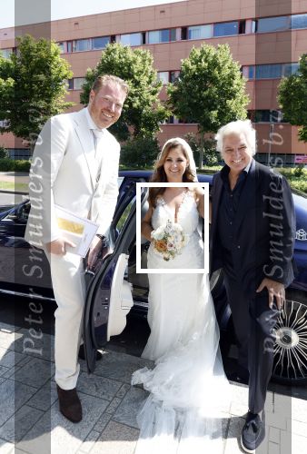 Almere 20 juni 2025
Natascha Froger en Matthijs Timmermans trouwen in aanwezigheid van oa Rene Froger Natasja Froger Maxim Froger Didier Froger en Danny Froger ( met partners) in het gemeente huis van Almere > Ook hun twee dochters Charlie en Kaycee  waren natuurlijk  aanwezig .
