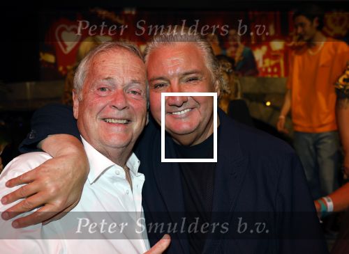 Amsterdam 1 juni 2025
Rene Froger krijgt na de laatste toppers in concert een koninklijke onderscheiding in de Johan Cruyff arena . De hele familike van Rene en Natasja is aanwezig . Natacha Danny Froger ( met vrouw) Didier Froger(met vriendin) en Maxim Froger (met vriendin) Ook Gerard Joling Jeroen v d Boom en Jan Smit waren natuurlijk aanwezig. Rene Froger met Wim Bohnenn