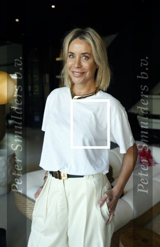 Naarden 18 juni 2025
Presentatie tijdschrift Vivian Reijs ( Hormonen ) bij het Arsenaal .  Renee Vervoorn