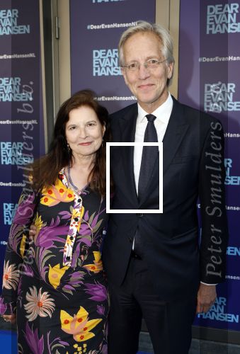 Amsterdam 16 juni 2025
Premiere Dear Evan Hansen in het deLaMar theater . Robbert Dijkgraaf met zijn vrouw
