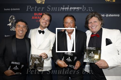 Amsterdam 2 juni 2025
Uitreiking Buma prijzen in de schouwburg van Amsterdam. Robert v Hemert met Edwin v Hoevelaak Bram Koning en Marcel Fisser