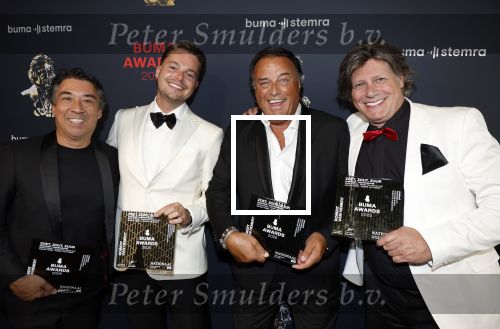 Amsterdam 2 juni 2025
Uitreiking Buma prijzen in de schouwburg van Amsterdam. Robert v Hemert met Edwin v Hoevelaak Bram Koning en Marcel Fisser