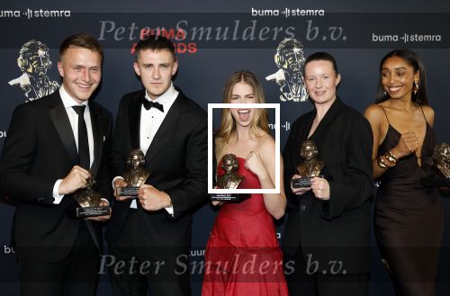 Amsterdam 2 juni 2025
Uitreiking Buma prijzen in de schouwburg van Amsterdam. Roxy Dekker met haar schrijversteam waaronder Julian Vahle
