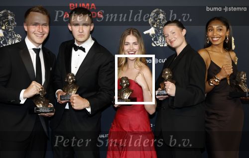 Amsterdam 2 juni 2025
Uitreiking Buma prijzen in de schouwburg van Amsterdam. Roxy Dekker met haar schrijversteam waaronder Julian Vahle