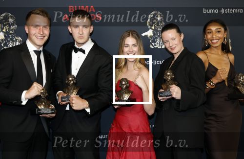 Amsterdam 2 juni 2025
Uitreiking Buma prijzen in de schouwburg van Amsterdam. Roxy Dekker met haar schrijversteam waaronder Julian Vahle