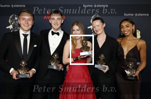 Amsterdam 2 juni 2025
Uitreiking Buma prijzen in de schouwburg van Amsterdam. Roxy Dekker met haar schrijversteam waaronder Julian Vahle